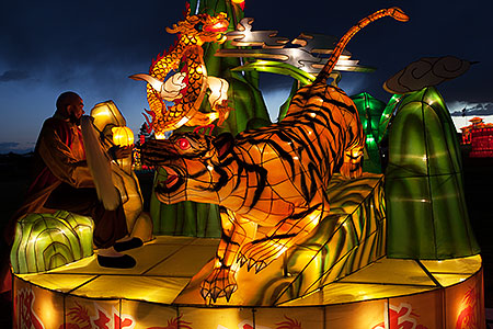 Xiang Long Fu Hu can defeat the tiger and the dragon - Chinese New Year Lanterns 