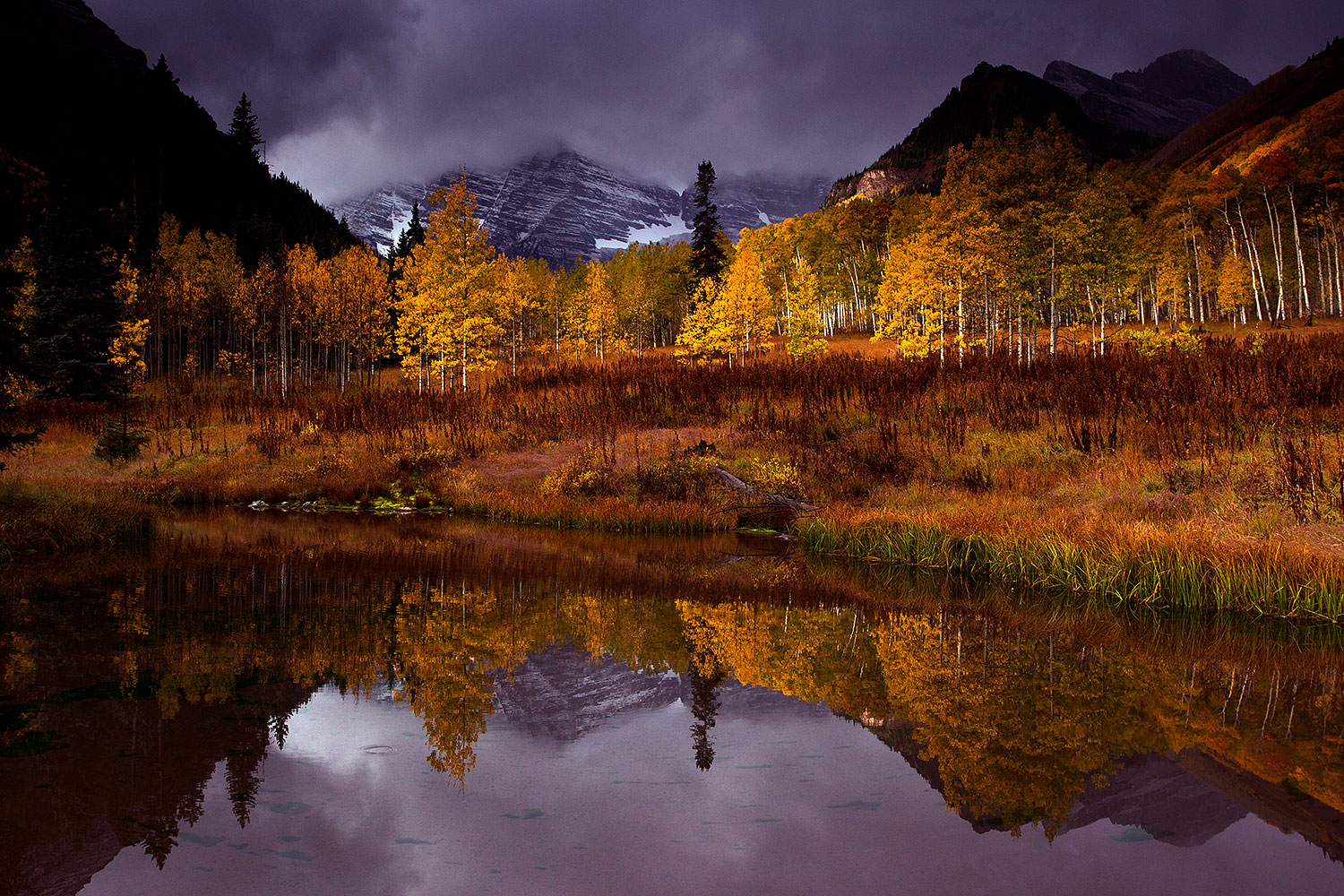 2011-10-05-maroon-pond-104719