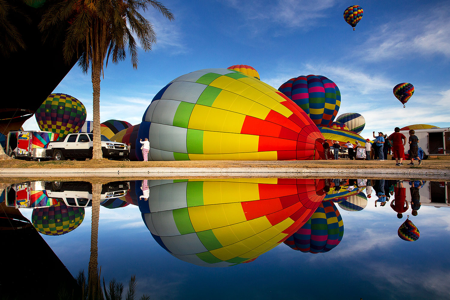 2012-01-20-havasu-balloons-refl-143008