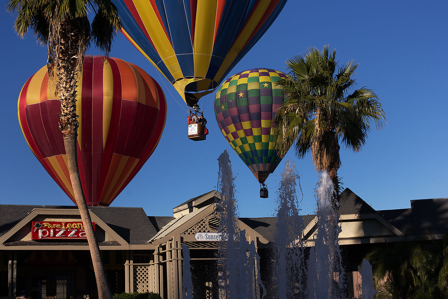 2014-01-17-havasu-fountain-1dx_0561